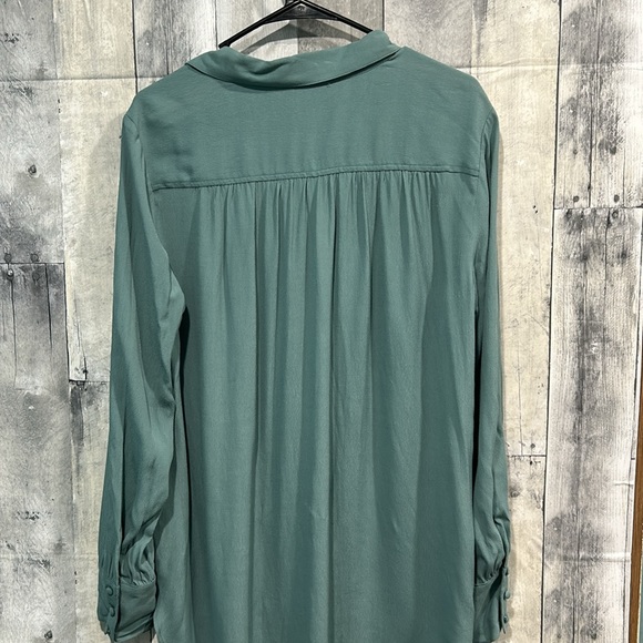 The Limited Woman’s Long Sleeve Size PL Turquoise - Picture 8 of 8